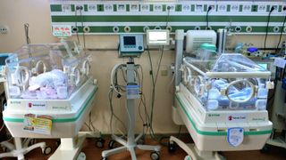 Ca la noi la nimeni. După ce maternitatea Giuleşti s-a &icirc;nchis, gravidele sunt nevoite să umble din spital &icirc;n spital ca să găsească un loc unde să nască