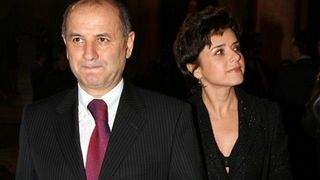 George Copos şi-a păcălit soţia la &icirc;mpărţirea averii! El a rămas cu afacerea care i-a dus aproape 15 milioane de euro &icirc;n ultimii ani, &icirc;n timp ce Cristiana Copos s-a ales cu cofetăriile care au produs doar 40.000 de euro!