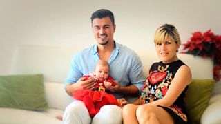 Elena Udrea cu iubitul, Adrain Alexandrov si fetita lor, imediat dupa eliberarea din inchisoare