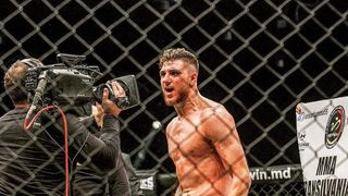 El va face show la Exatlon 3! Ion Surdu: barmanul care &rdquo;rupe capete&rdquo; &icirc;n cuşcă, a studiat Dreptul şi a fost model pentru Botezatu!