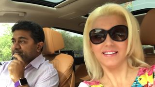 Avere de 10 miliarde dolari pentru rom&acirc;nca măritată cu dealerul de arme din India! Anca are 31 de ani şi este din Galaţi