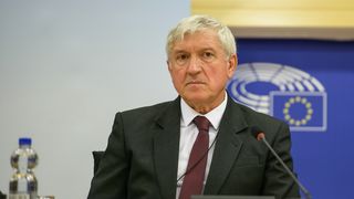 Mircea Diaconu, dezvăluiri uluitoare despre europarlamentarii rom&acirc;ni &rdquo;&Icirc;n avion, fiecare se &icirc;ntoarce cu fundul la celălalt&rdquo;