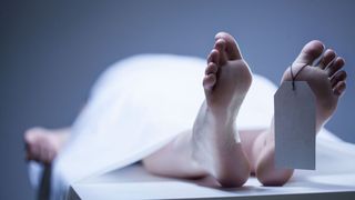 S-a trezit din morţi, la morgă, apoi a fost dusă la spital, unde a mai murit o dată