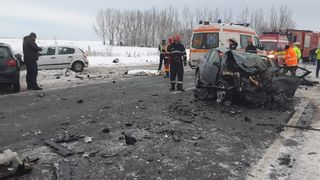 Accident TERIBIL in Giurgiu! Un t&acirc;năr de 22 de ani a murit, după ce maşina &icirc;n care se afla s-a rupt &icirc;n două