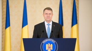 De ce nu si-a schimbat presedintele Iohannis cravata bleu de un an si jumatate! Transmite mesaje subliminale