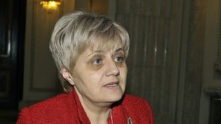 Sotul senatoarei care a facut greva foamei are o pensie de 3.000 de lei! Cristiana Anghel castiga acum 5.000 lei pe luna
