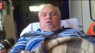 Nicusor Constantinescu, presedintele Consiliului Judetean Constanta, a fost saltat cu targa de catre procurori! L-au adus pentru un nou mandat de arestare.