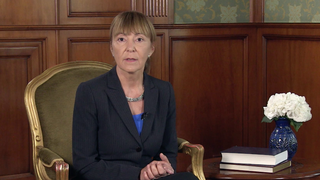 Europarlamentarul Monica Macovei schiaza si are o pasiune extrema: "Imi place sa sar la trambulina!"