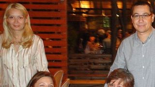 Sora lui Victor Ponta are o firma de contabilitate cu care face bani frumosi! Alexandra Hertanu a mostenit afacerea de la mama ei, Cornelia Naum