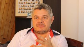 Deputatul care a denuntat "mafia medicamentelor" are o avere colosala! Ninel Peia detine 3 case, 17 terenuri, are de recuperat 520.000 de euro, iar sotia a declarat bijuterii de 300.000 de euro!