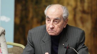 Preşedintele de onoare al PNL, Mircea Ionescu Quintus, dupa iesirea de la vot: "Se fura cum nu am crezut ca e posibil"