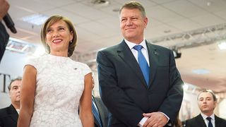 Imediat dupa alegeri, Klaus Iohannis pleaca din tara! De azi, presedintele si sotia sa se afla in vizita in Luxemburg