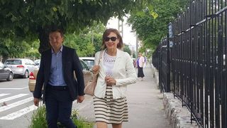 Carmen Iohannis a votat singura, la o scoala din Sibiu! A venit insotita doar de SPP-ist
