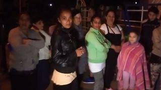 Asistentii sociali din Focsani au sarbatorit victoria primarului Misaila in fata sediului PSD: "Ei ne-au platit lumina la bloc. Il iubeste Dumnezeu pe Misaila si o sa iasa"