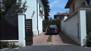 Sorin Oprescu a intrat cu masina in curte