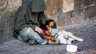 Lovitura data de Guvern persoanelor sarace! Nu se mai dau pachetele cu alimente!