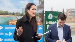 USB vrea ca parlamentarii sa aiba conditii normale de munca. Clotilde Armand: "Cerem limitarea numarului de parlamentari la maximum 300, cu 8 ore de lucru pe zi, 5 zile pe saptamana"