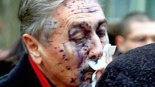 Emil Constantinescu a fost stropit cu cerneala de barbat