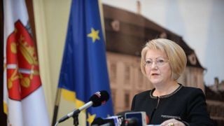 Nu are avere si conduce o masina veche. Asta arata declaratia de avere a urmasei lui Klaus Iohannis la Primaria Sibiu