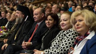 Primarul, alaturi de sotie si de sora, Rodica Nassar