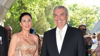 Si actuala sotie aduce bani in casa