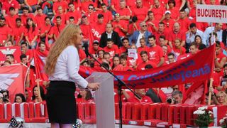 Cele mai sexy UNPR-iste au migrat in vara asta: Alexandra catre PSD, Luminita spre PMP!