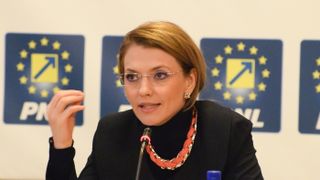 Alina Gorghiu promite dublarea salariilor medicilor la inceputul guvernarii