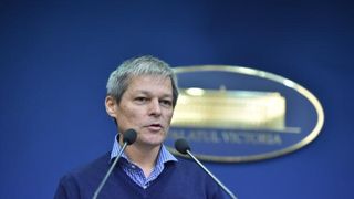 Dacian Cioloş, despre alegerile parlamentare: Nu mă &icirc;nscriu &icirc;ntr-un partid politic, nu &icirc;mi fac partid şi nu candidez; miniştrii mei pot candida, &icirc;i &icirc;ncurajez