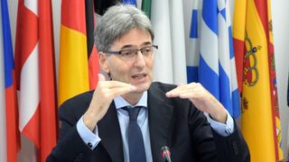 El este cel mai bogat din cei 11 consilieri prezidentiali ai lui Klaus Iohannis! Leonard Orban are o casa, trei apartamente si 225.000 de euro in conturi!