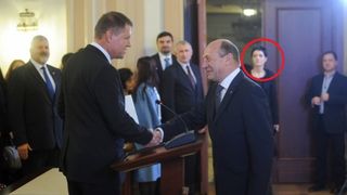 Delia Dinu (in medalion) a fost prezenta la ceremonia in care Traian Basescu i-a predat stafeta lui Klaus Iohannis