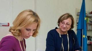 Catrinel Brumar (stanga) e sotia lui Bogdan Aurescu