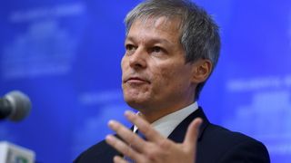 Cum are Dacian Ciolos grija de oamenii sai din Guvern! Noul sef al Cancelariei a primit o super locuinta si un venit suplimentar de 10.000 de lei