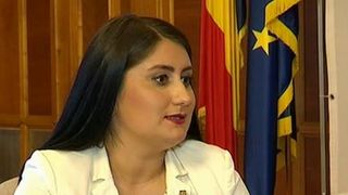 Ea este urmasa Elenei Udrea! Otilia vrea sa calce pe urmele celei mai cunoscute blonde din politica