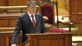 Klaus Iohannis: "Nu cred ca se poate relua votul din Senat la Oprea. Solutia este DEMISIA senatorului"