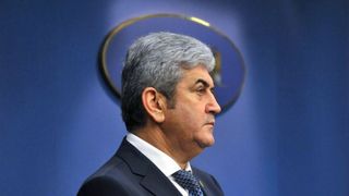 Gabriel Oprea anunţă că demisionează din Senat. Asta dupa ce mii de romani au iesit aseara in strada