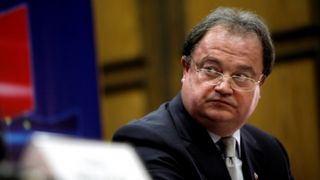 Vasile Blaga a anuntat ca demisioneaza din functia de copresedinte al PNL. Este cercetat penal intr-un dosar de trafic de influenta