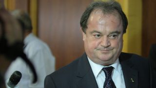 Demisia lui Blaga ar putea slăbi poziţia liberalilor &icirc;nainte de alegerile din 11 decembrie, scrie presa internaţională