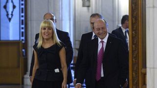 Traian Băsescu: "Elena Udrea n-ar fi vândut PDL. Vasile Blaga şi-a pus slugile să fugă cu urnele"