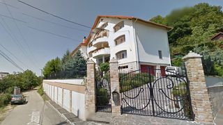 Vila lui Remes este una dintre cele mai impunatoare din cartier