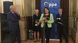 Adina Valean, in urma cu cateva zile, la o intalnire la Bruxelles, cu premierul Dacian Ciolos