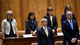 Guvernul va ataca la Curtea Constitutionala cresterile de salarii propuse de Parlament, daca aceasta vor trece de legislativ in forma actuala