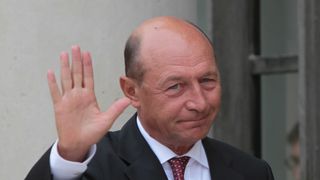 Traian Basescu a votat la Ambasada Moldovei: "Orice om care gandeste la binele Republicii Moldova va opta pentru Maia Sandu"
