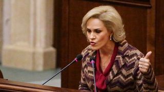 Gabriela Firea: In proiectul de buget pentru 2017 am inclus inca patru camine pentru varstnici si zece spălătorii sociale