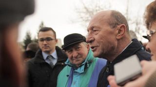 Igor Dodon a anuntat ca saptamana viitoare va anula decretul de acordare a cetateniei Republicii Moldova lui Traian Basescu