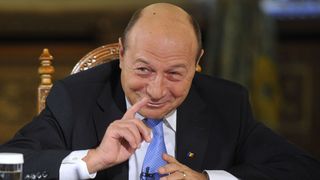 Mama lui Traian Basescu a dezvaluit ca fiul ei o vizita rar la Constanta: „Nu a mai venit de mult. E foarte ocupat, are o gramada de treaba. Vorbesc cu fetele la telefon, cu ele tin legatura”