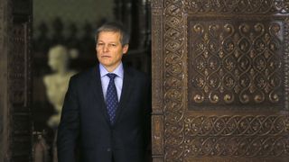 Dacian Ciolos isi face ONG care sa ajute partidele de opozitie. Fostul ministru al Sanatatii Vlad Voiculescu, printre cei care vor face parte din ONG