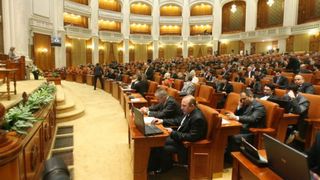 Salariile demnitarilor scad in urma eliminarii plafonarii CAS si CASS. Klaus Iohannis si Sorin Grindeanu pierd 1.000 de lei