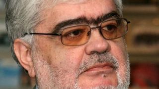 Andrei Plesu, despre evenimentele de aseara: Ii felicit pe cei care au reactionat in strada suportand marlaniile unui batran militian care sugereaza deschiderea focului