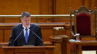 Klaus Iohannis cere sa se adreseze marti Parlamentului pe tema modificarii legilor penale si a protestelor