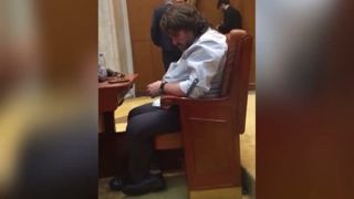 Senatorul USR, Mihai Gotiu, dupa ce a fost filmat dormind in Parlament: "Am decis sa ma auto-sanctionez cu indemnizatia pe o saptamana. Suma o voi dona"